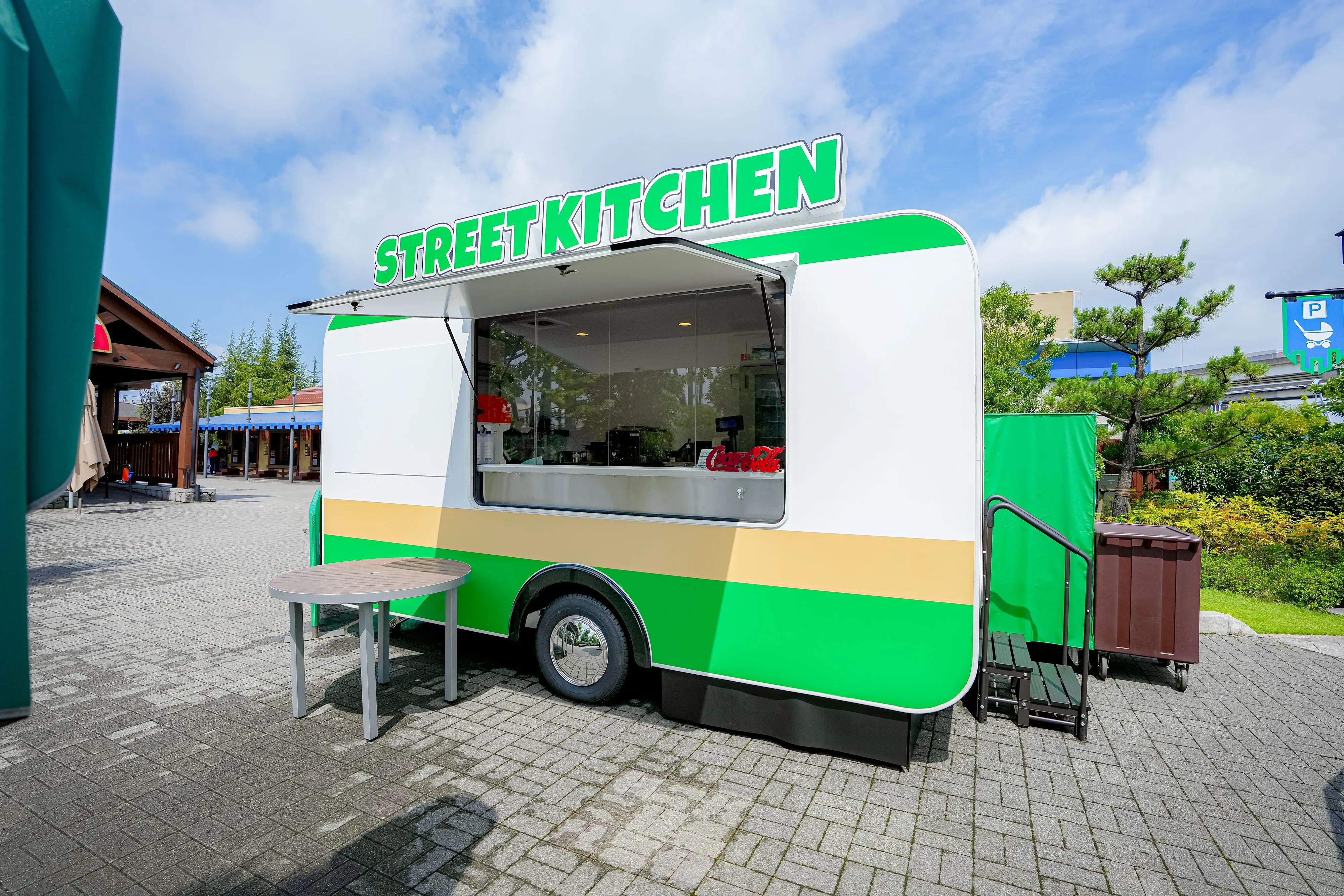 キッチンカー ナイトキングダムエリア