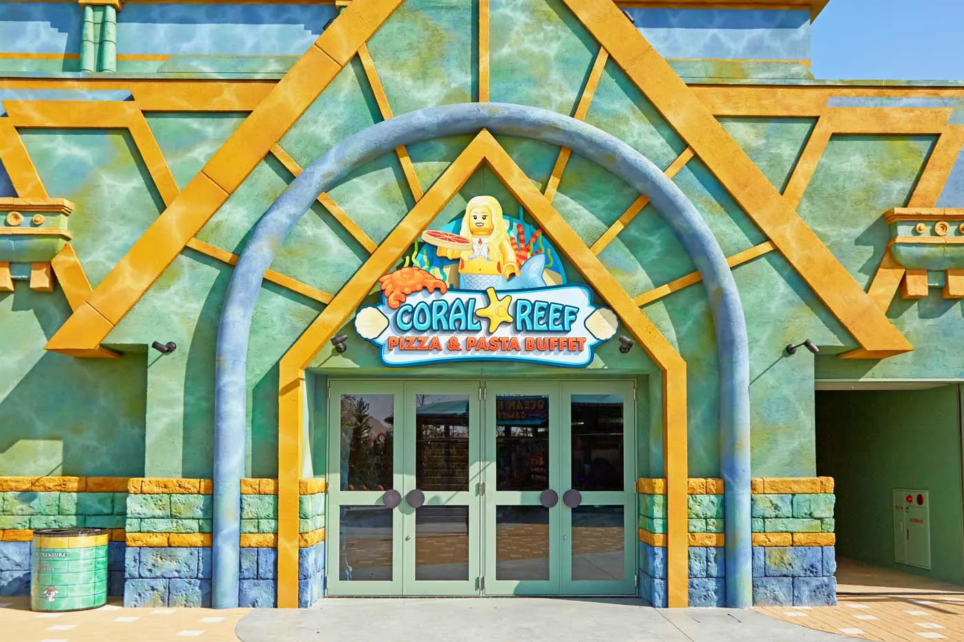 【公式】コーラルリーフ・ピッツァ・アンド・パスタ・ビュッフェ｜レゴランド®・ジャパン・リゾート