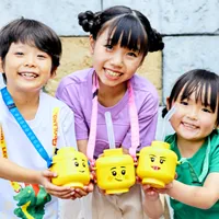 みんなで写真を撮るイメージ