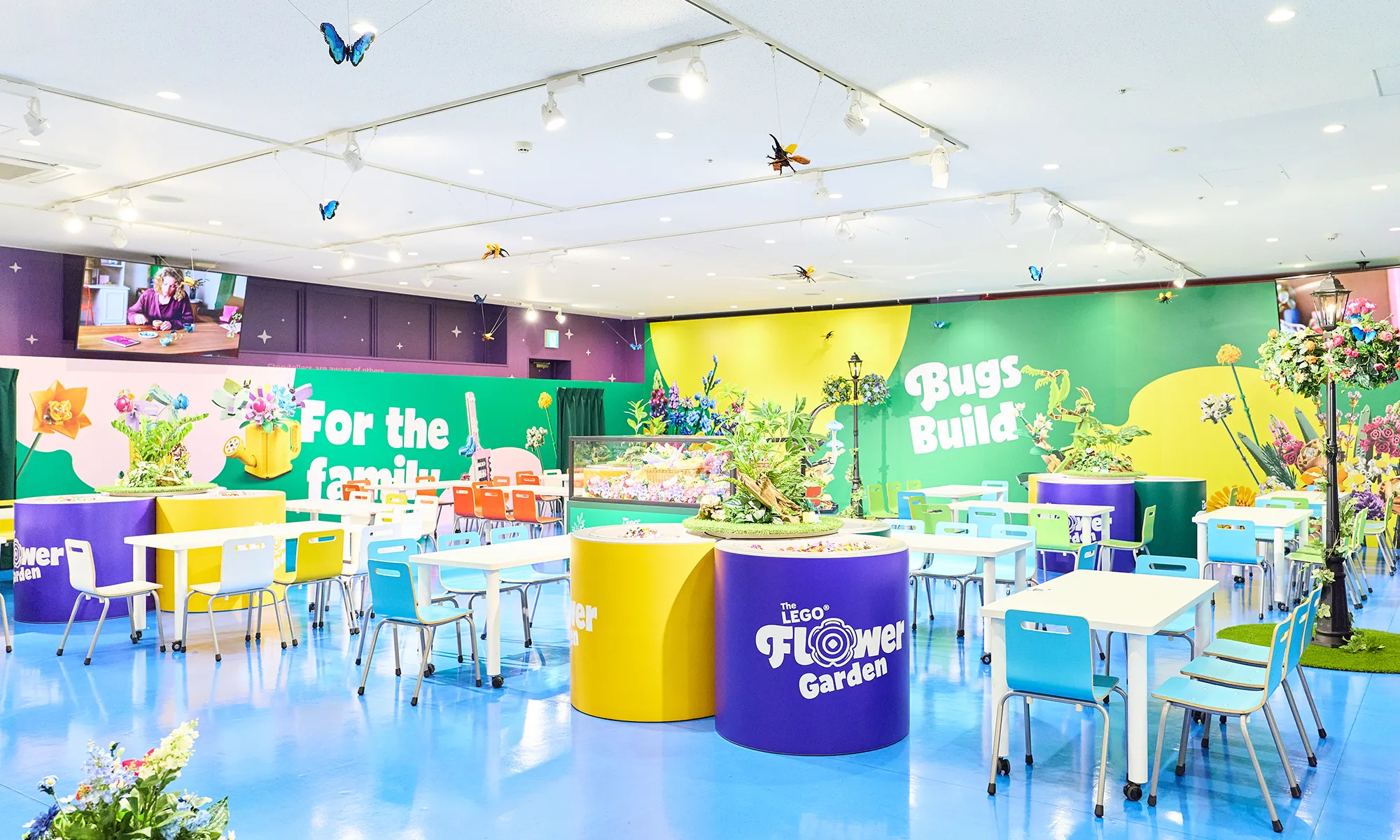 レゴ ブロックで作られた花に囲まれたフロア